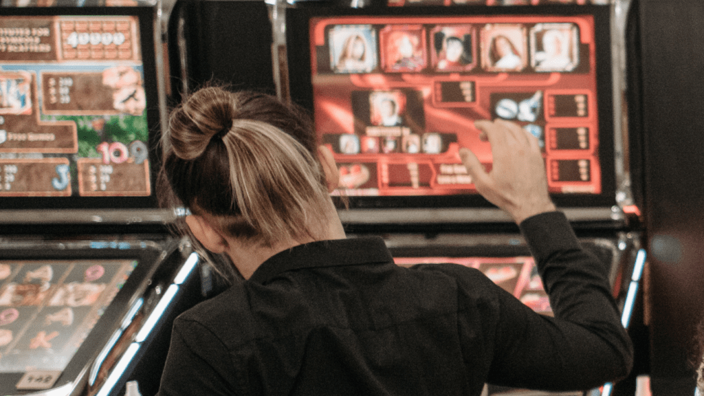 Debunking Myths Lever vs. Spin Button on Slot Machines Explained